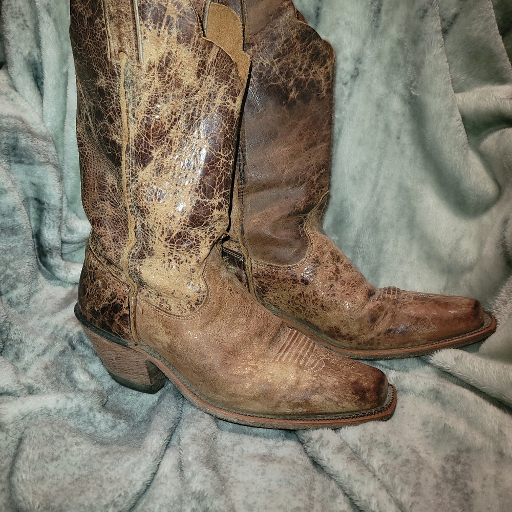 Justin Distressed Women's Cowboy Boots - Picture 4 of 5